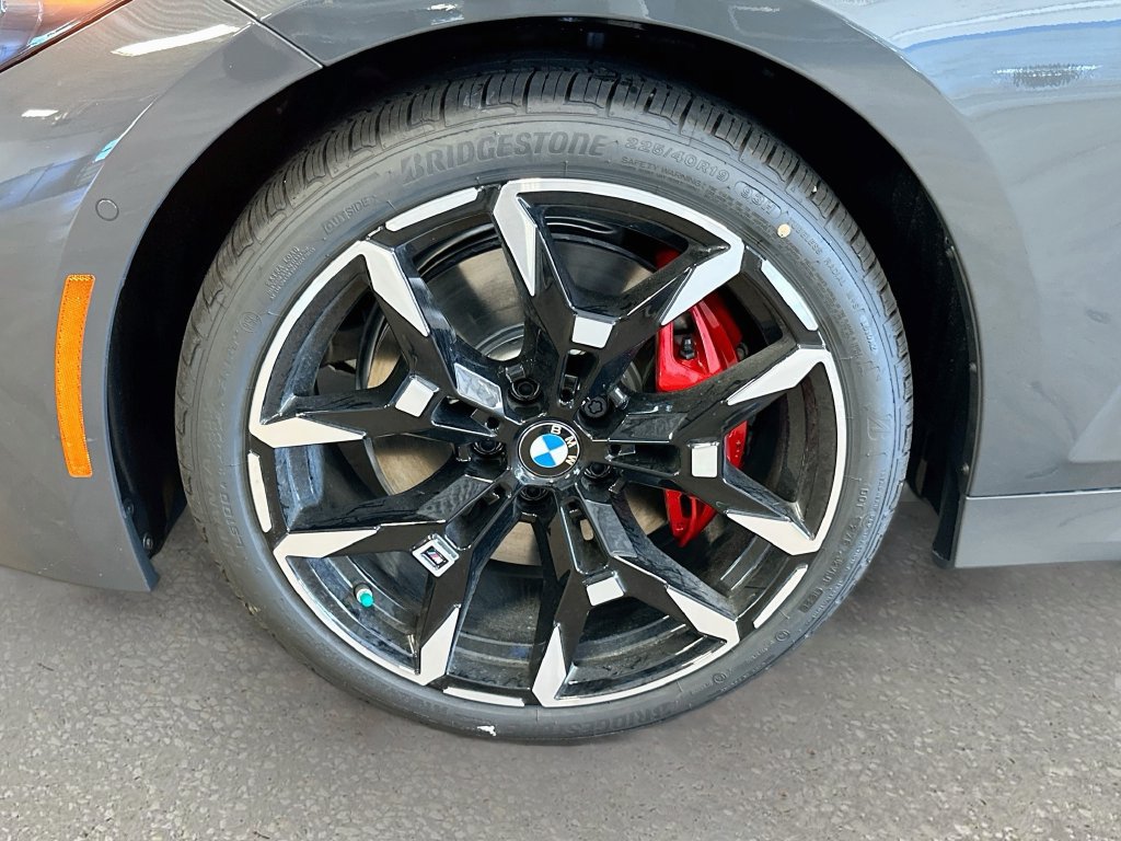 New 2026 BMW 330i xDrive Sedan w/ M Sport Package AWD/4WD image 32