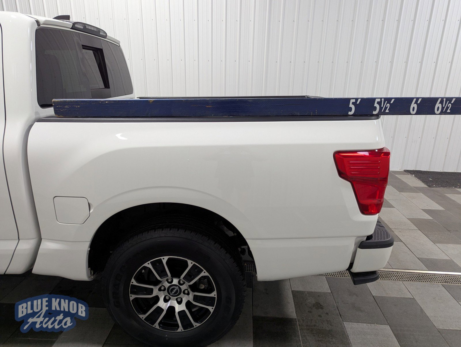 Used 2024 Nissan Titan SV w/ SV Convenience Package image 3