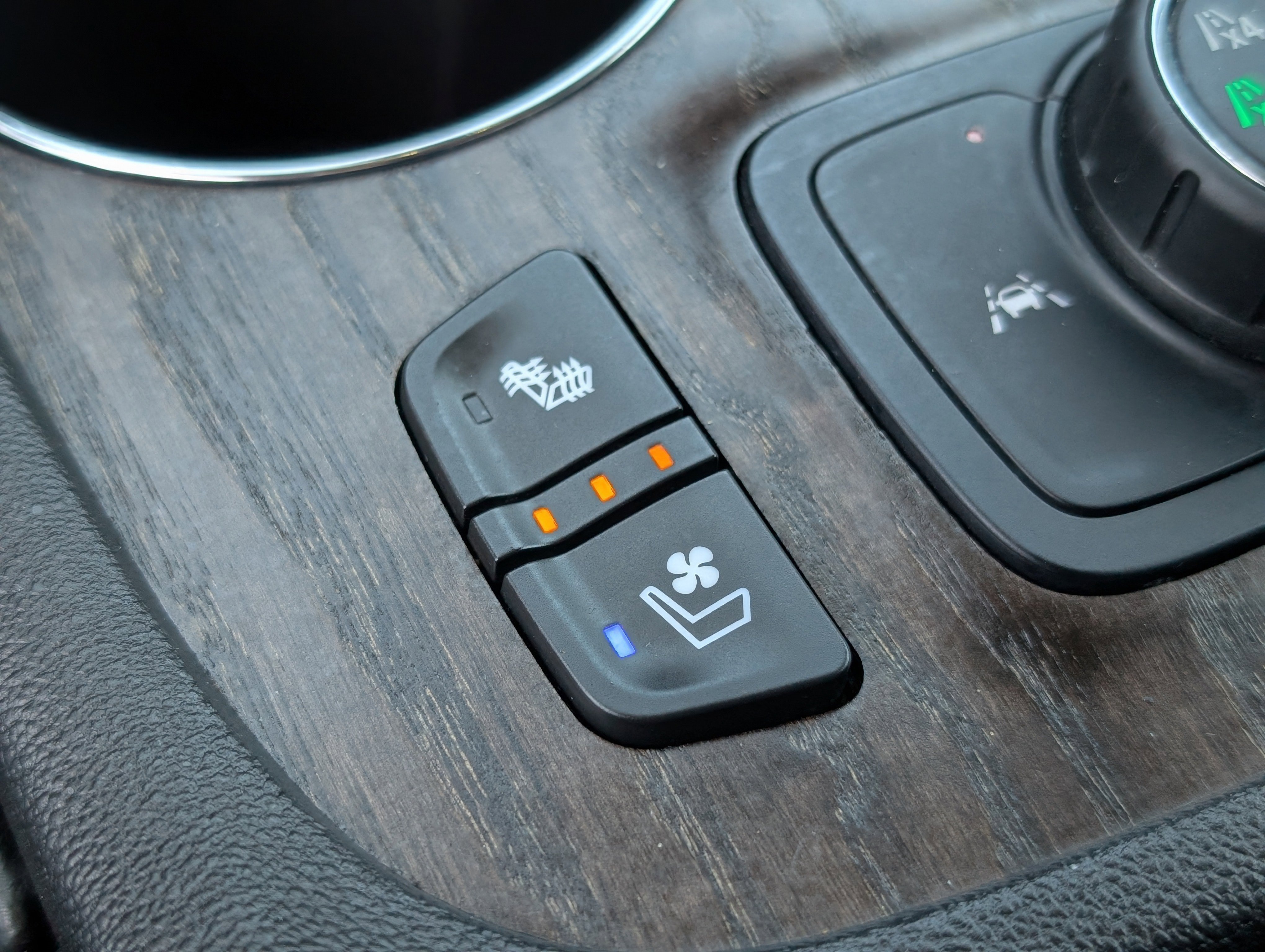 Used 2022 GMC Acadia Denali w/ Trailering Package image 4