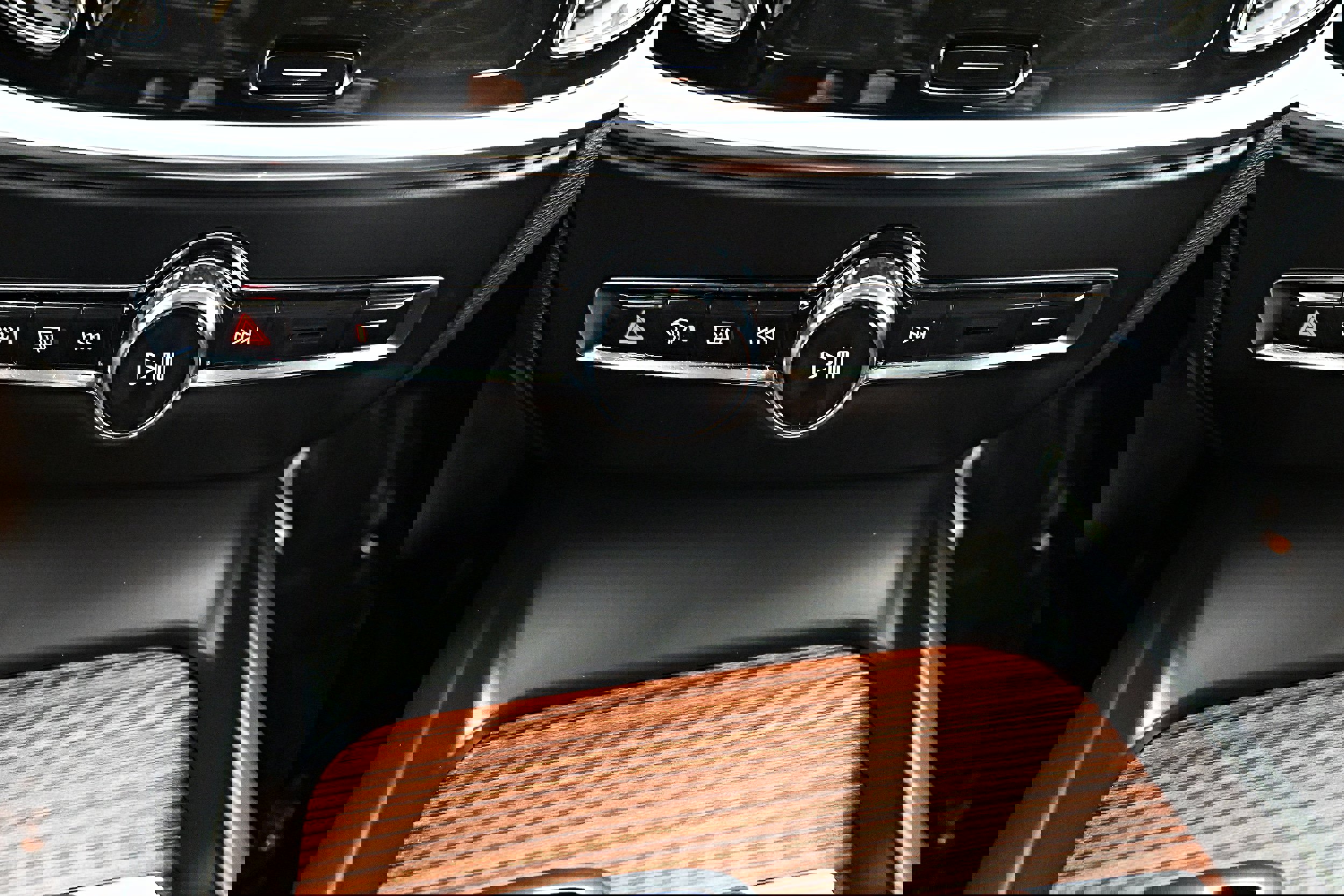 Used 2019 Volvo S60 T6 Momentum w/ Multimedia Package image 16