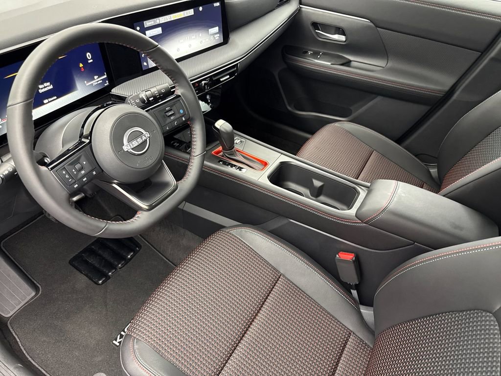 New 2025 Nissan Kicks SR FWD image 9