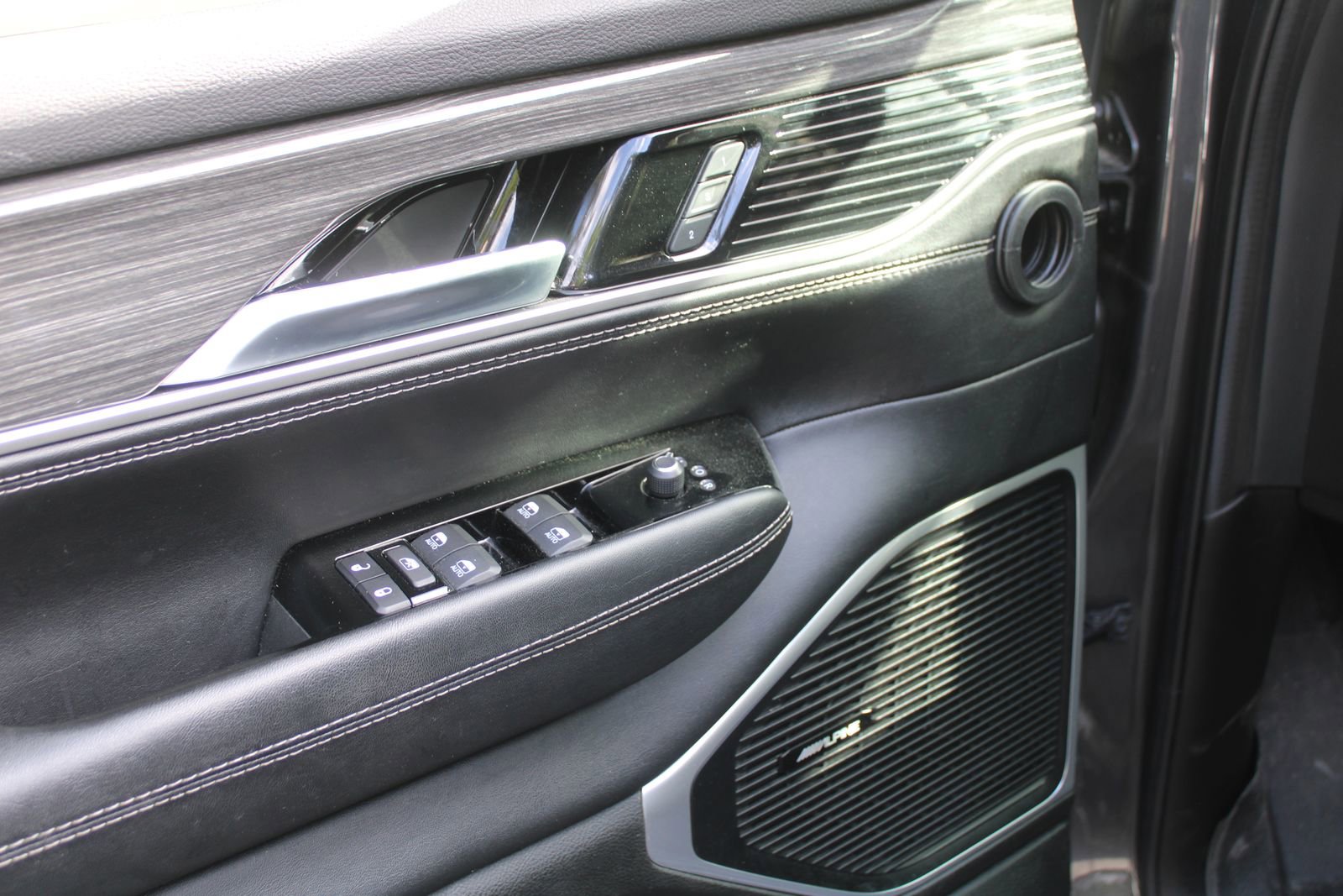 Used 2022 Jeep Wagoneer Series III w/ Rear Seat Video Group 1 image 20