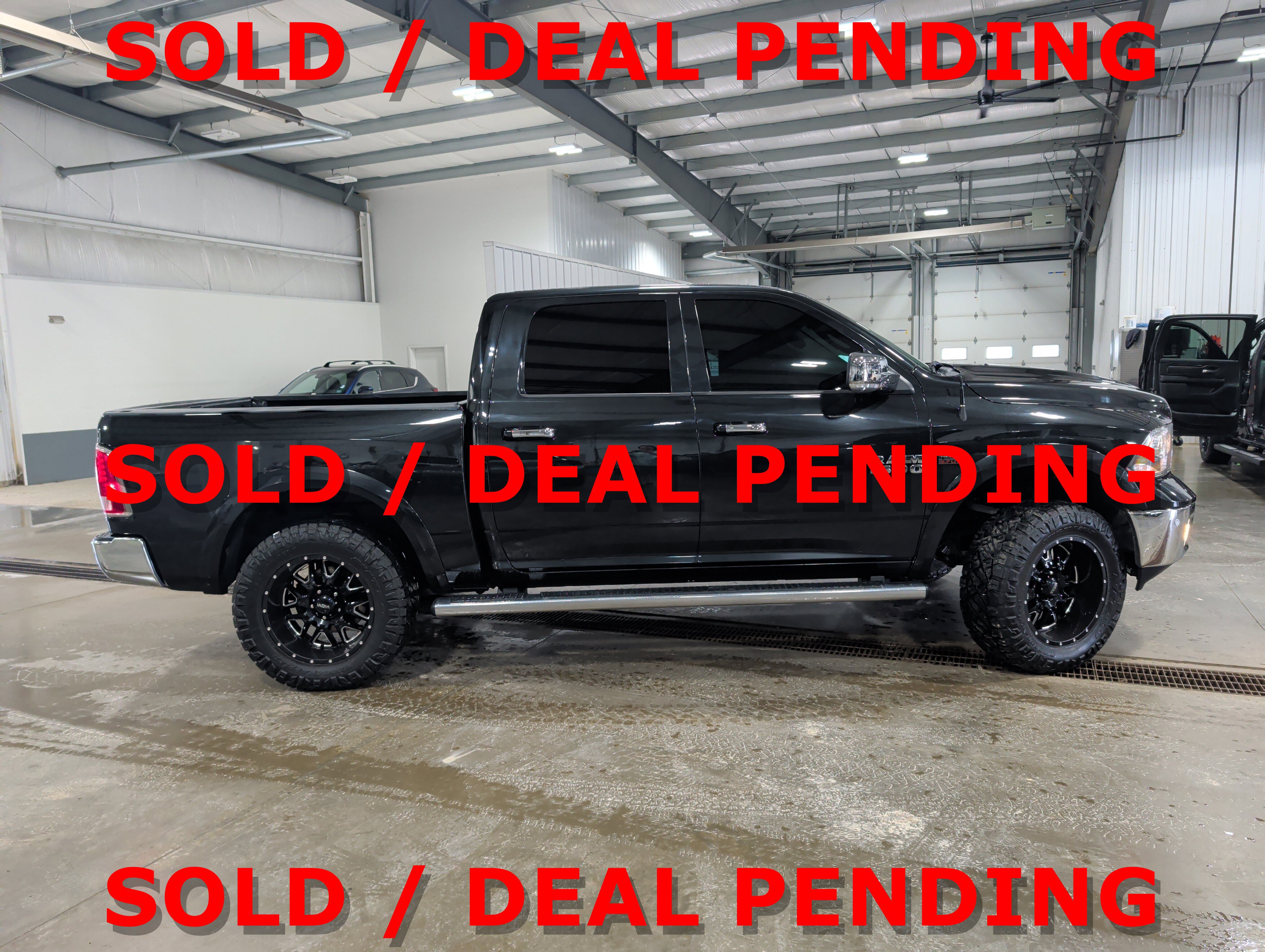 Used 2018 RAM 1500 Laramie w/ Convenience Group AWD/4WD image 2