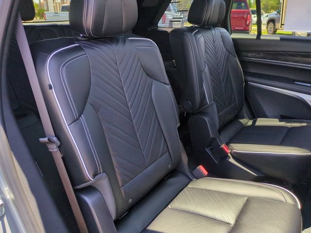 Used 2026 Cadillac Vistiq Platinum w/ LPO, Floor Liner Package AWD/4WD image 26