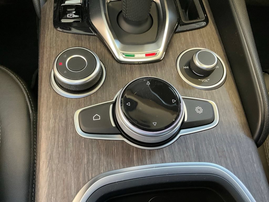 Used 2022 Alfa Romeo Giulia Ti w/ Active Assist Plus Package AWD/4WD image 18