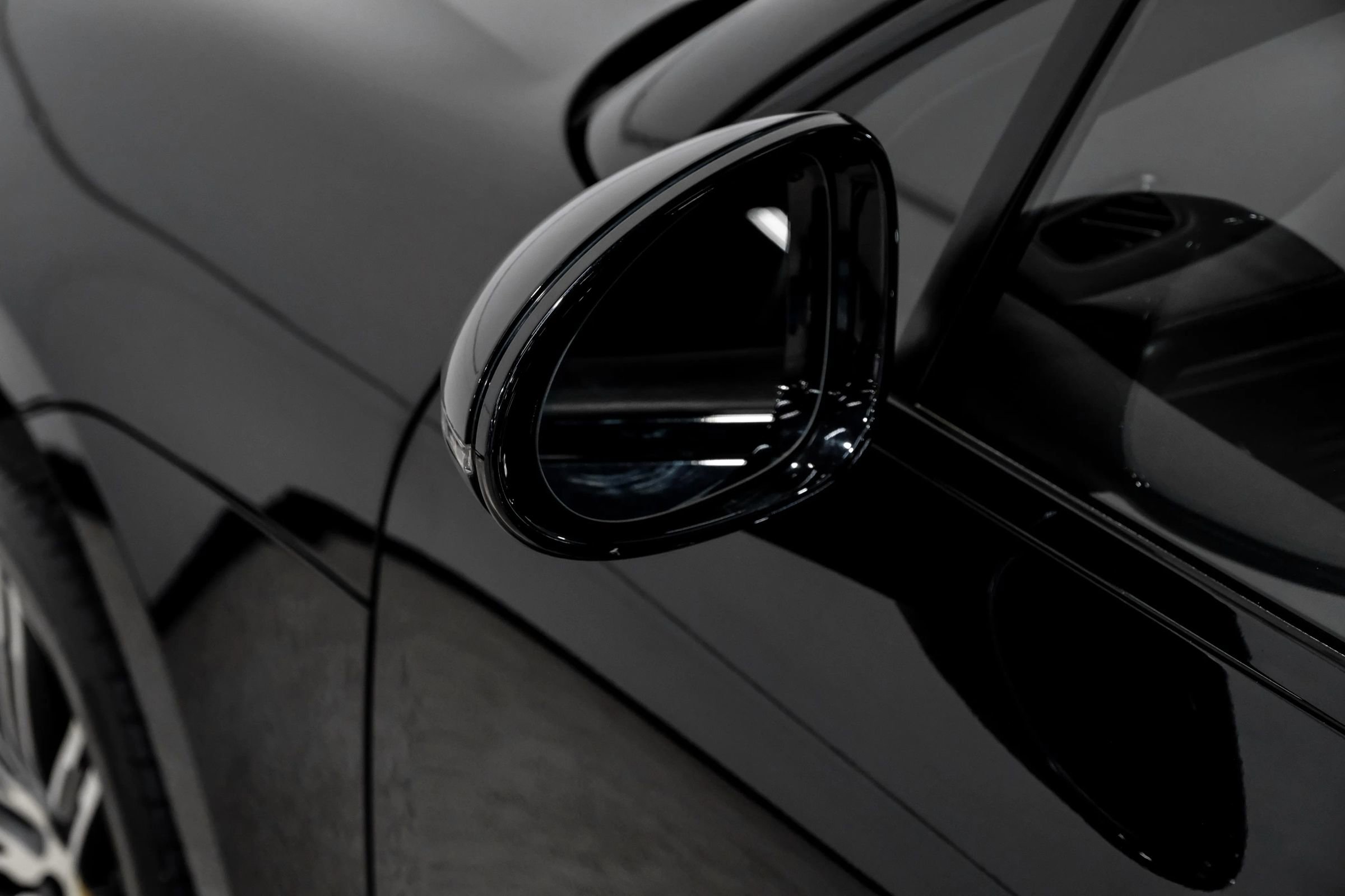 Used 2017 Porsche Macan Turbo image 44