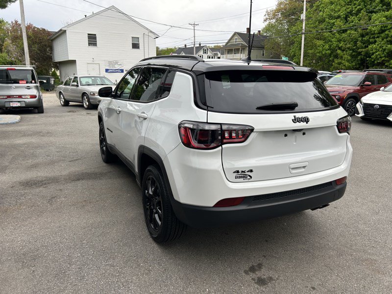 Used 2022 Jeep Compass Latitude w/ Sun and Sound Group AWD/4WD image 5
