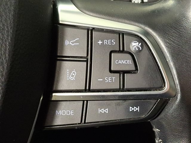 Used 2020 Toyota Highlander XLE AWD/4WD image 24