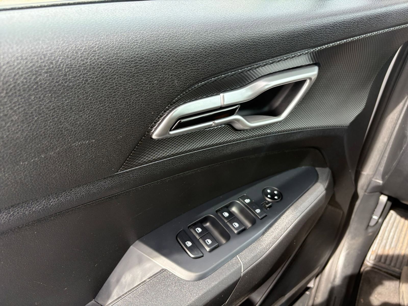 Used 2025 Kia Sportage LX image 18