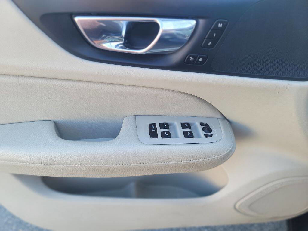 Used 2019 Volvo S60 T5 Momentum w/ Premium Package image 14