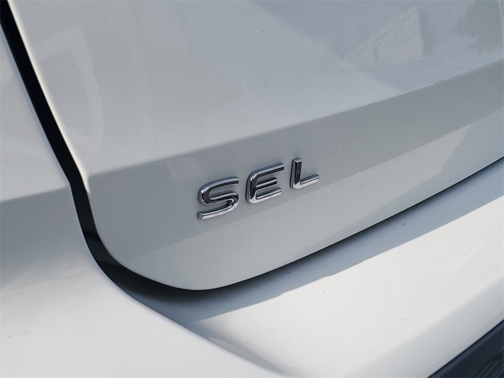 Used 2025 Volkswagen Taos SEL image 6