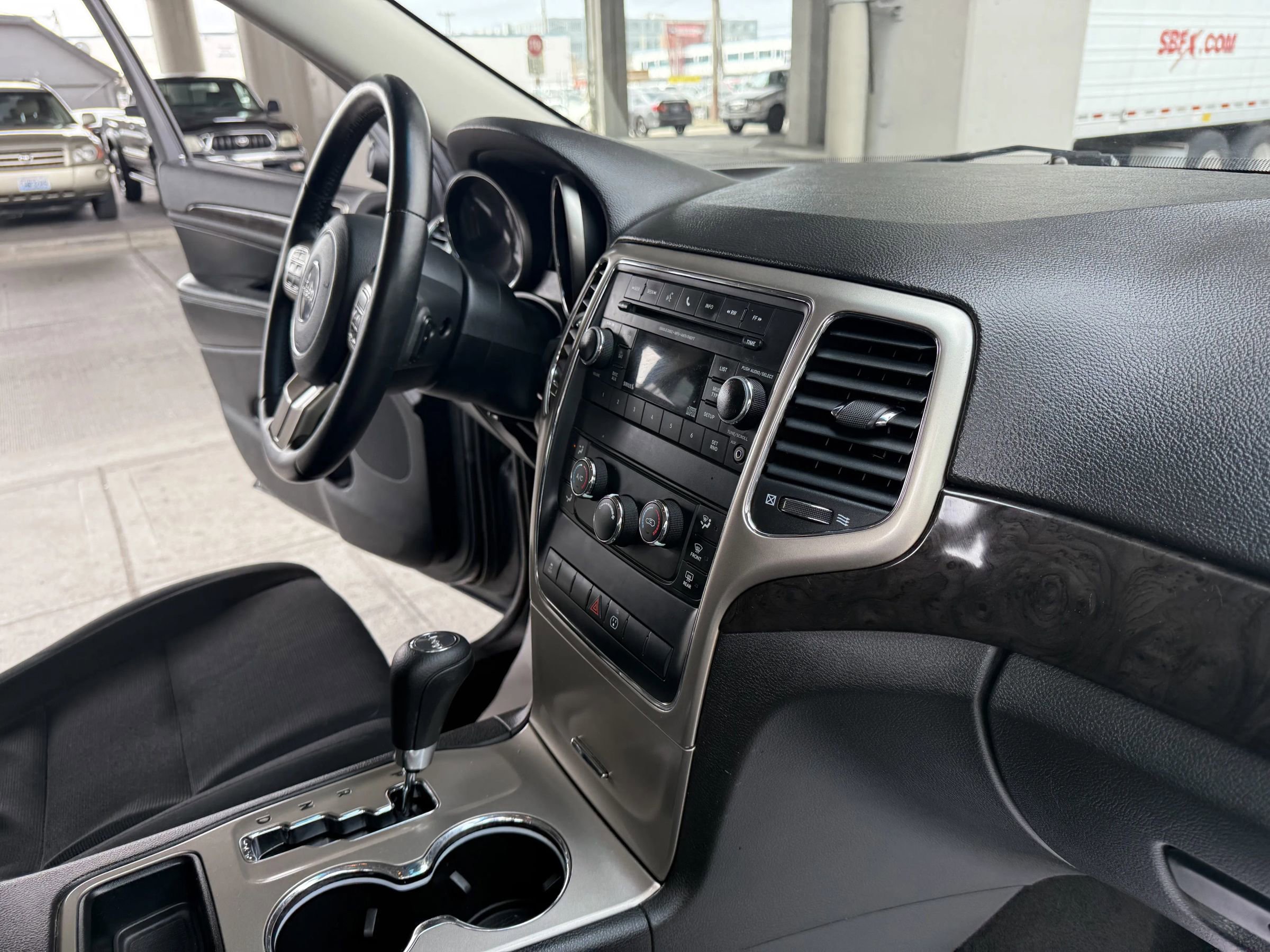 Used 2013 Jeep Grand Cherokee Laredo w/ Laredo E Group image 26