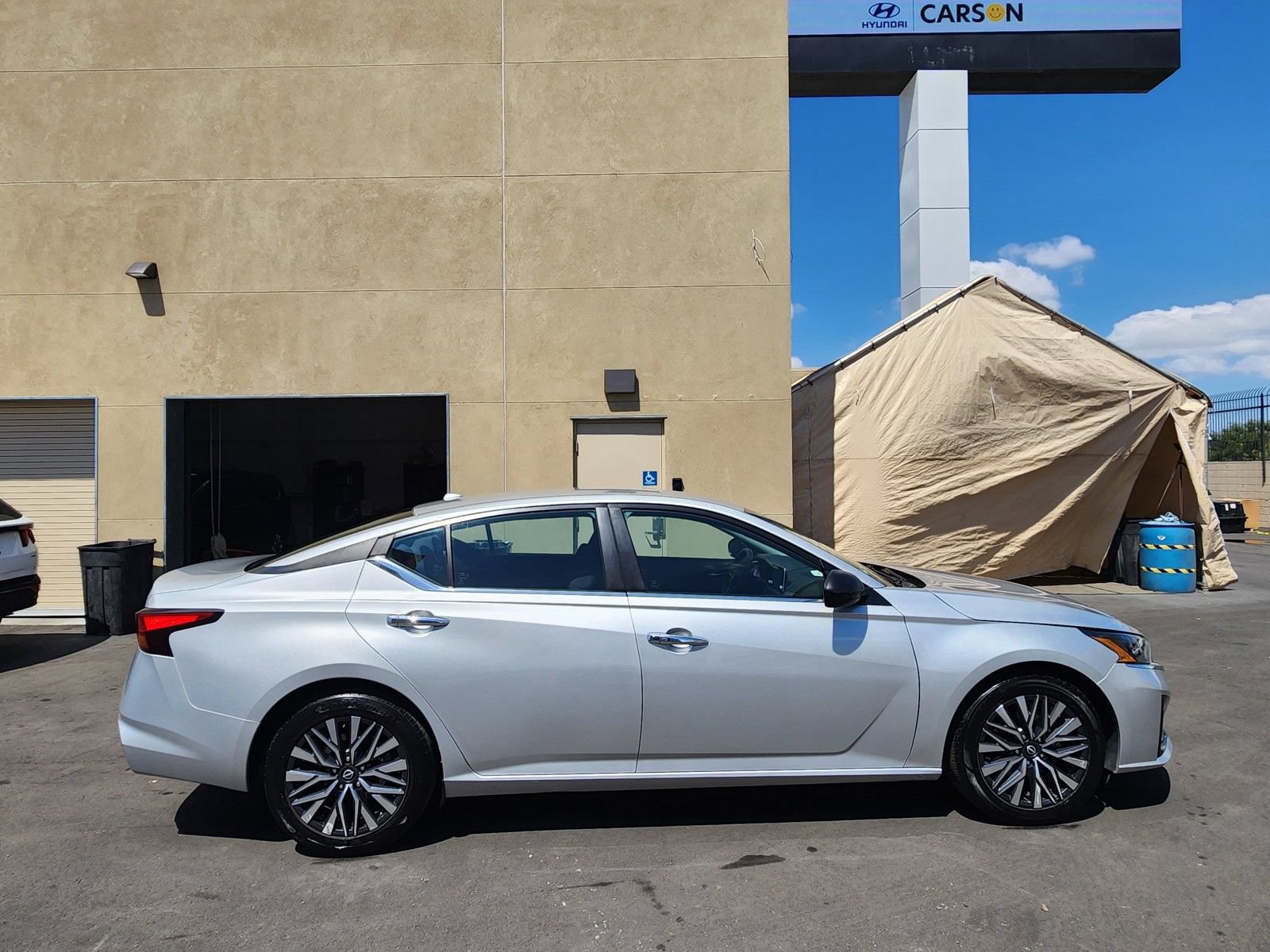 Used 2024 Nissan Altima 2.5 SV FWD image 32