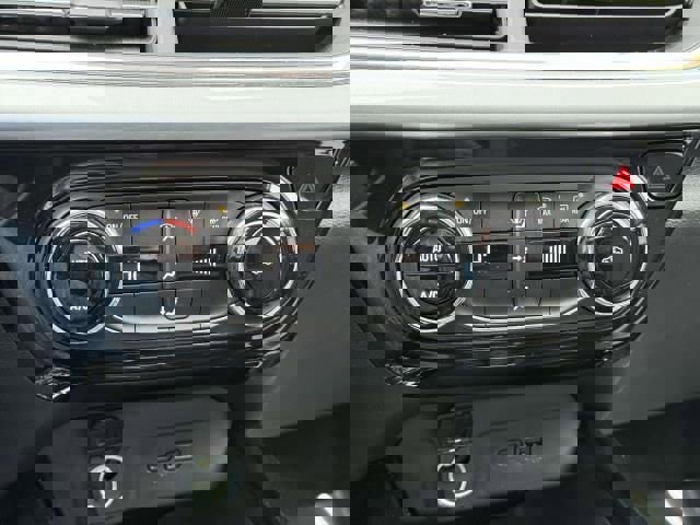 Used 2025 Chevrolet Trax LT image 25