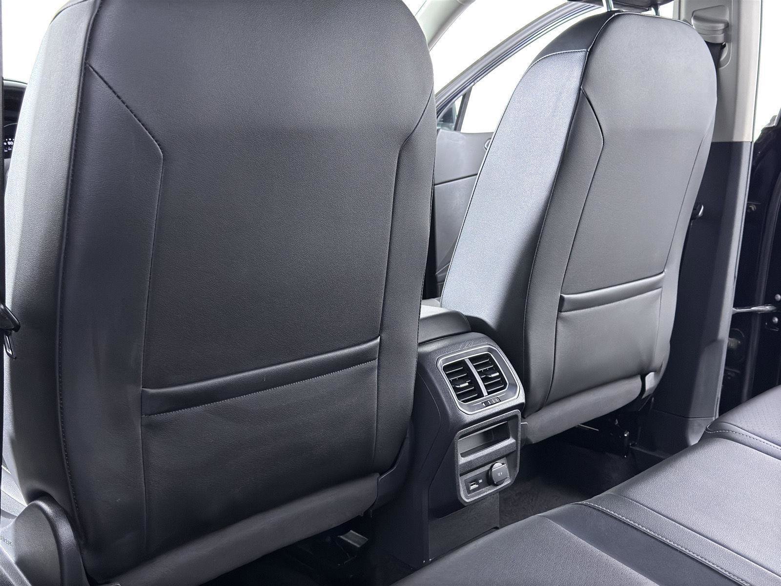 Used 2018 Volkswagen Tiguan SE w/ Panoramic Sunroof Package FWD image 26