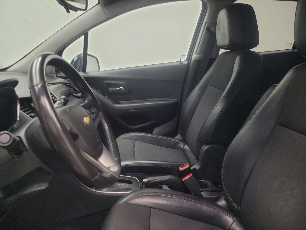 Used 2020 Chevrolet Trax LT w/ LT Convenience Package image 17