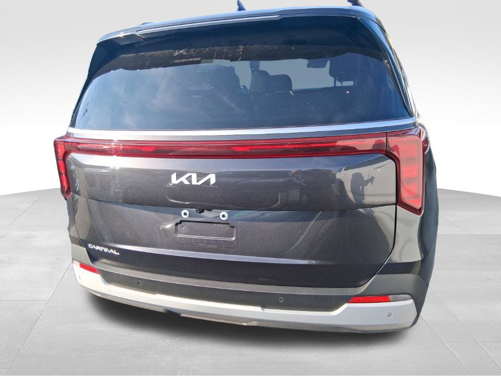 Certified 2026 Kia Carnival EX FWD image 4