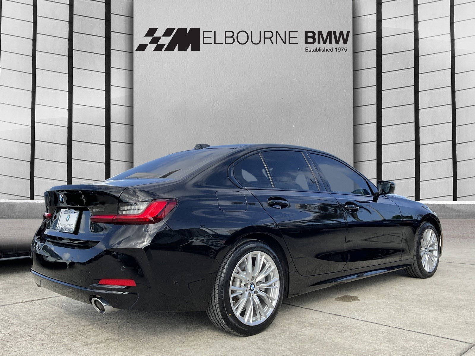 Certified 2023 BMW 330i Sedan w/ Premium Package image 4