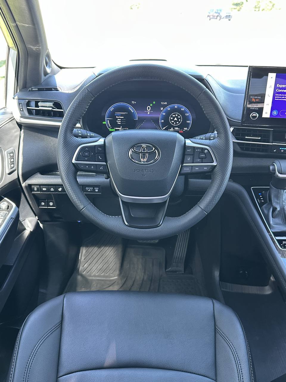 Used 2025 Toyota Sienna Platinum AWD/4WD image 43