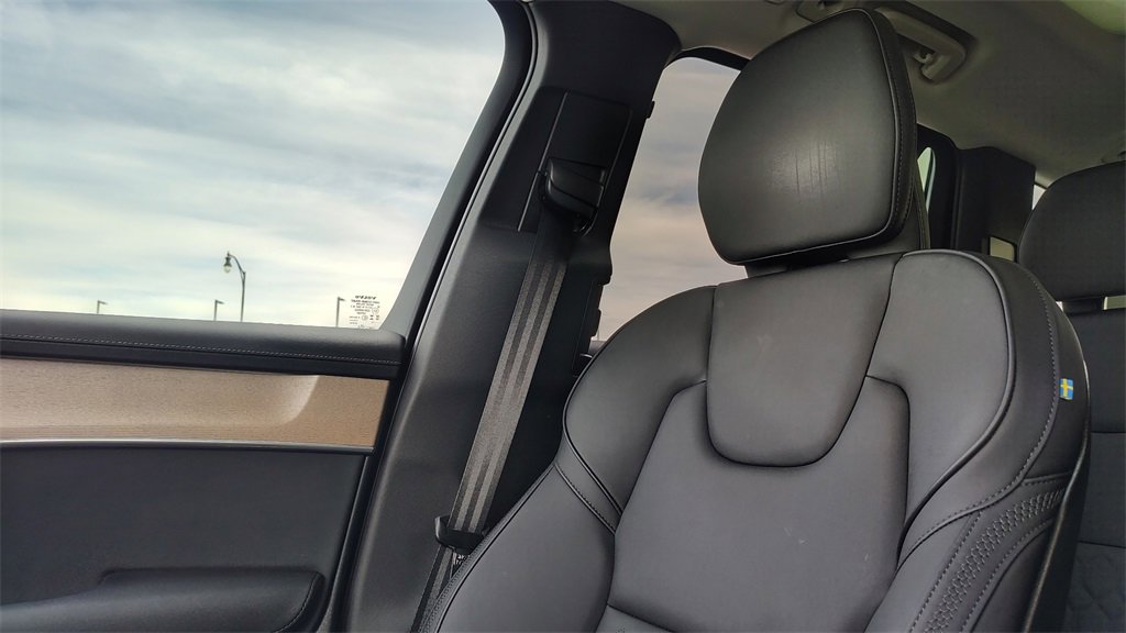 Certified 2025 Volvo XC90 B6 Plus image 22