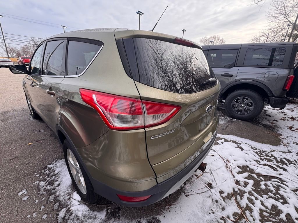Used 2013 Ford Escape SE w/ Class II Trailer Tow Pkg image 2