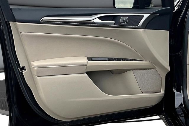 Used 2017 Ford Fusion SE w/ Fusion SE Technology Package image 20