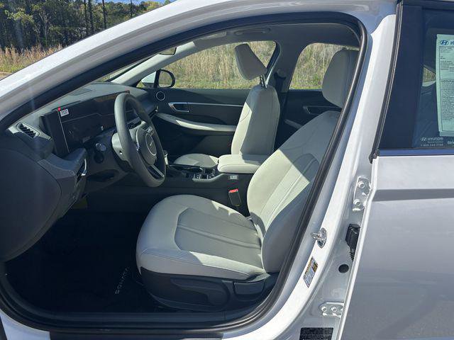 New 2025 Hyundai Sonata SE image 9