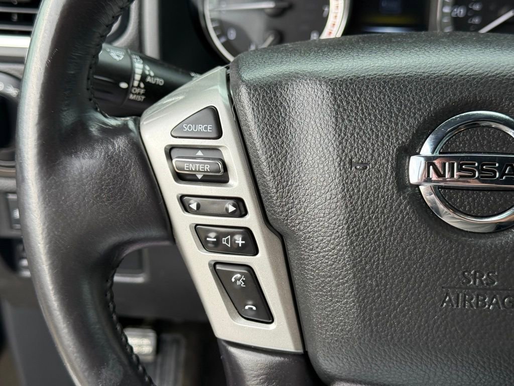 Used 2018 Nissan Titan SV w/ SV Convenience Package image 16