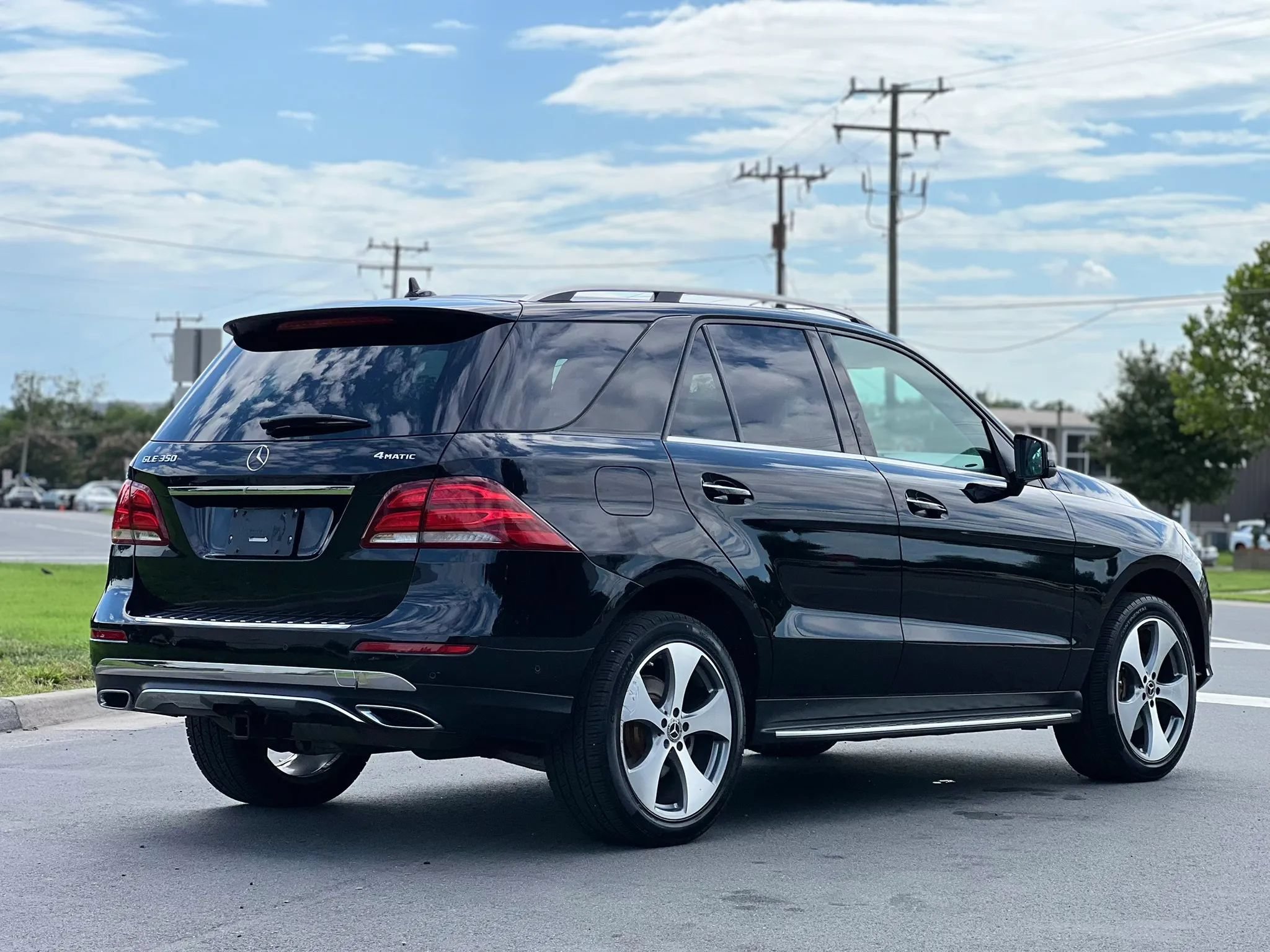 Used 2017 Mercedes-Benz GLE 350 4MATIC w/ Premium 2 Package image 5