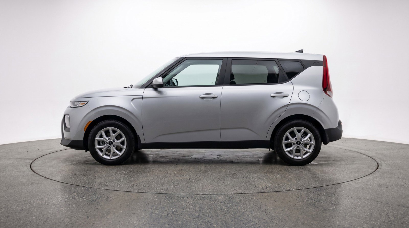 Used 2025 Kia Soul LX w/ LX Technology Package FWD image 5