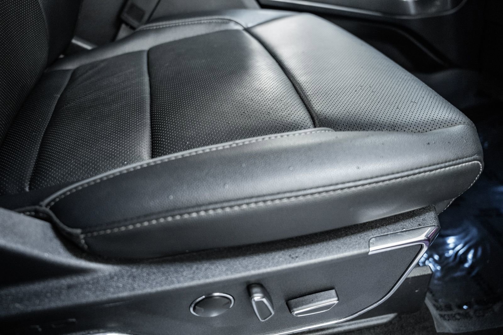 Certified 2022 Ford F150 Lariat w/ Equipment Group 502A High image 39