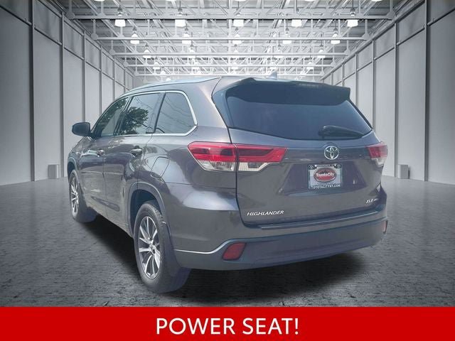 Used 2017 Toyota Highlander XLE AWD/4WD image 10