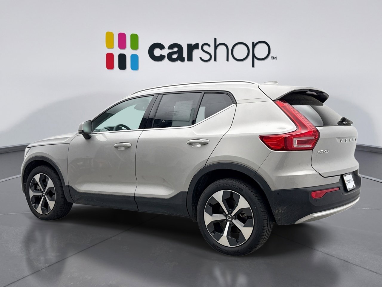 Used 2025 Volvo XC40 B5 Plus AWD/4WD image 3