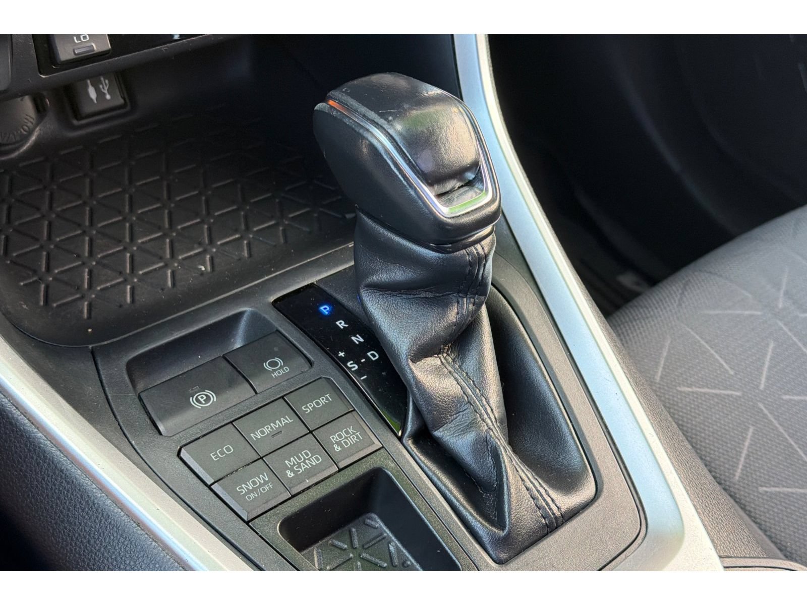Used 2019 Toyota RAV4 XLE AWD/4WD image 24