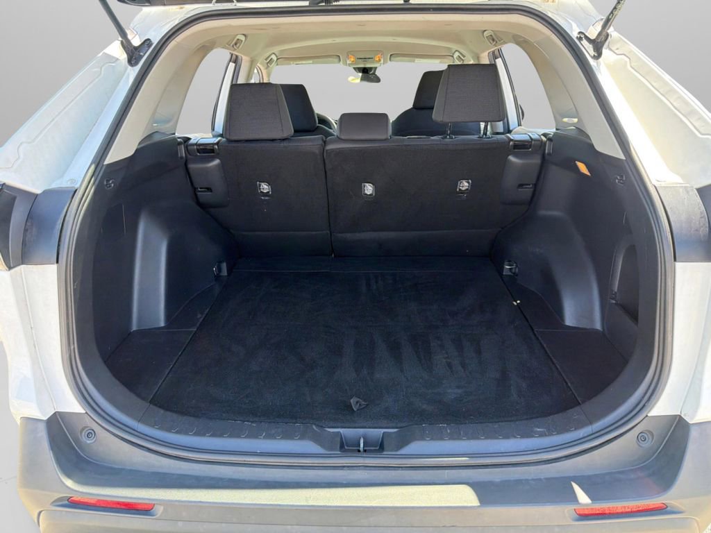 Used 2021 Toyota RAV4 LE w/ Carpet Mat Package (TMS) AWD/4WD image 32