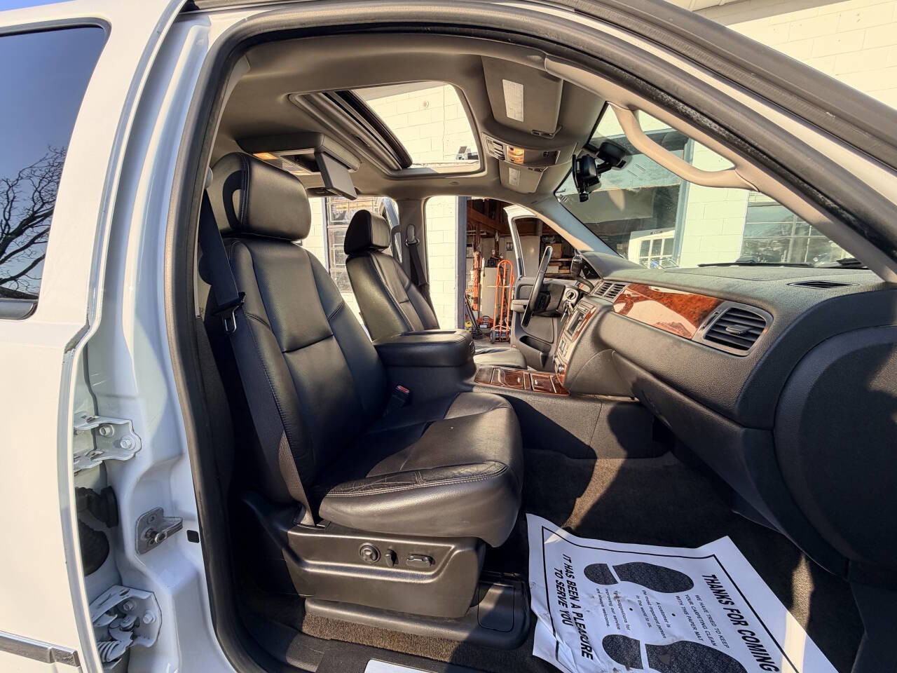 Used 2009 Chevrolet Suburban LTZ image 12