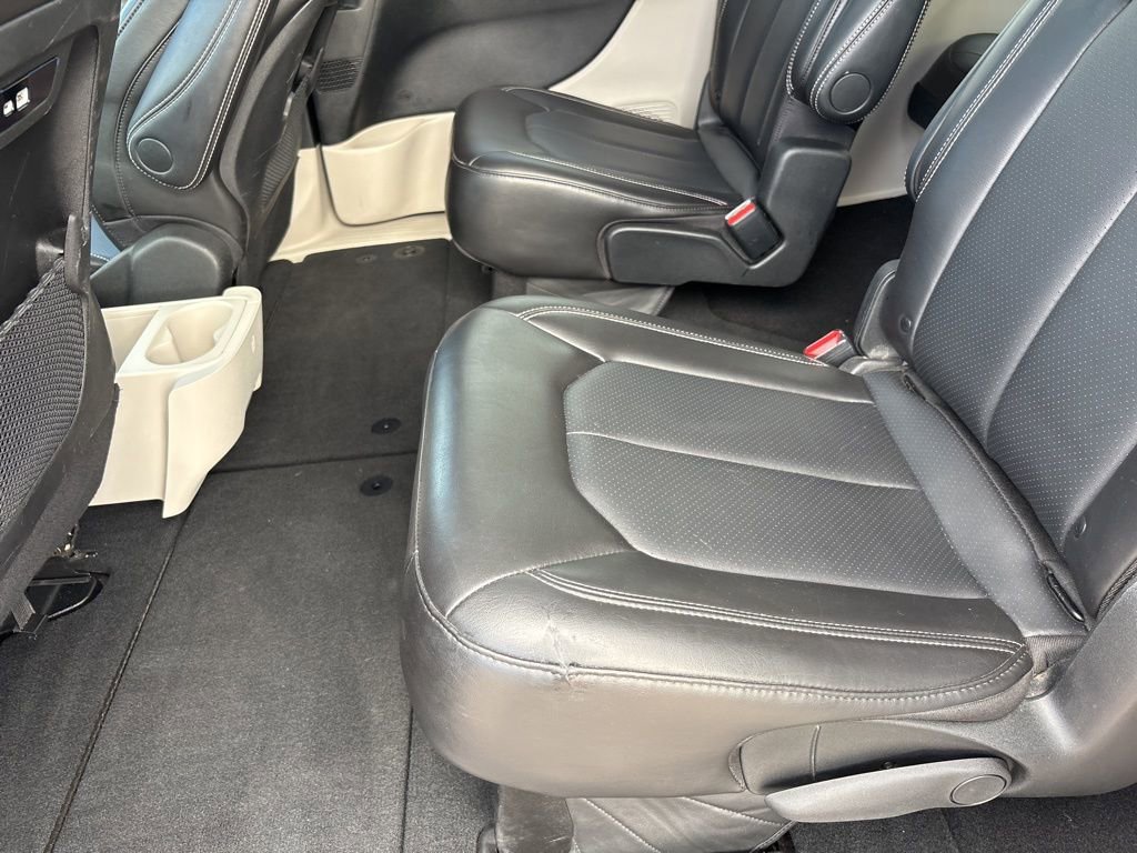 Used 2024 Chrysler Pacifica Touring-L image 18
