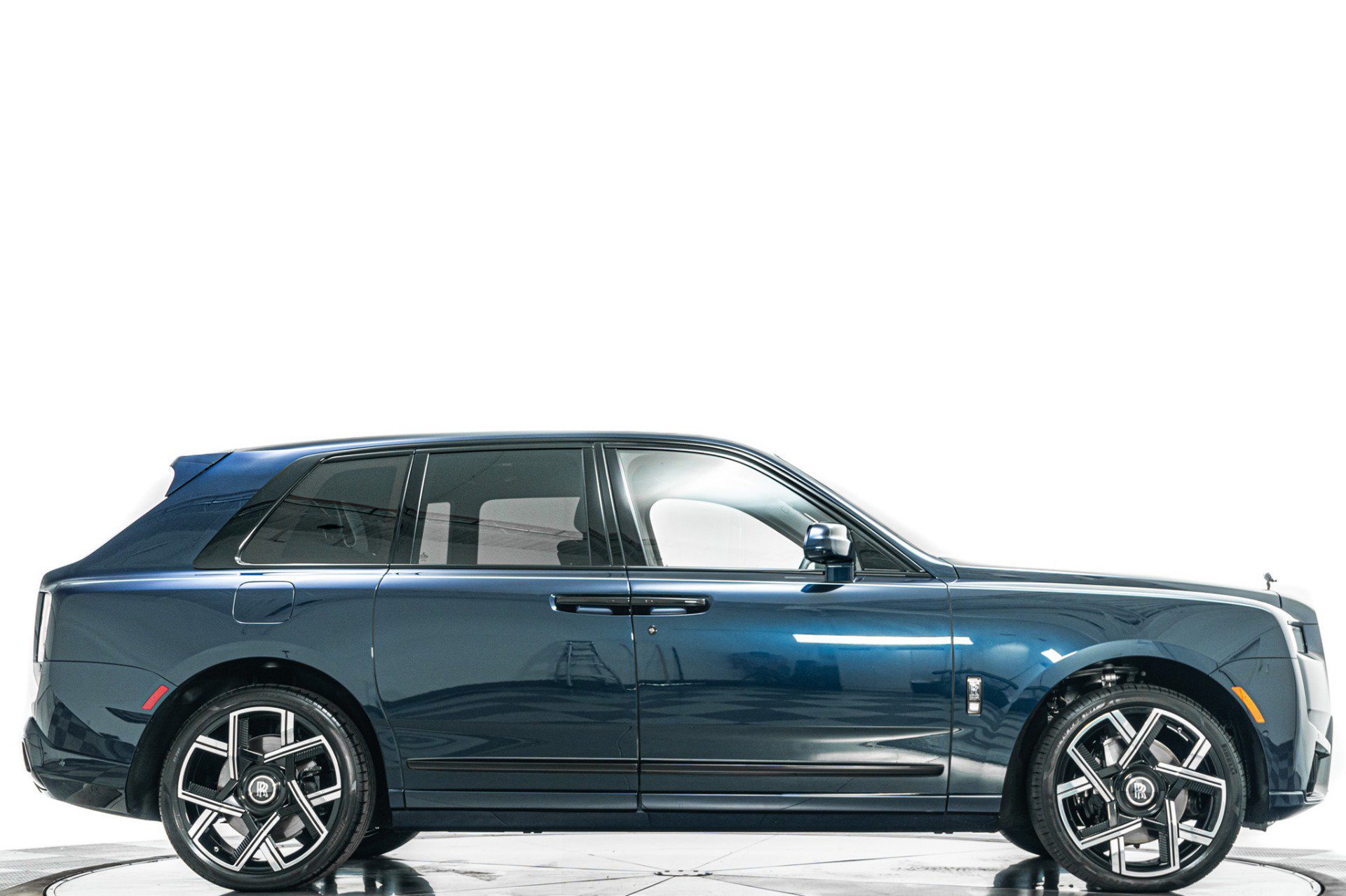 Used 2025 Rolls-Royce Cullinan Black Badge AWD/4WD image 2