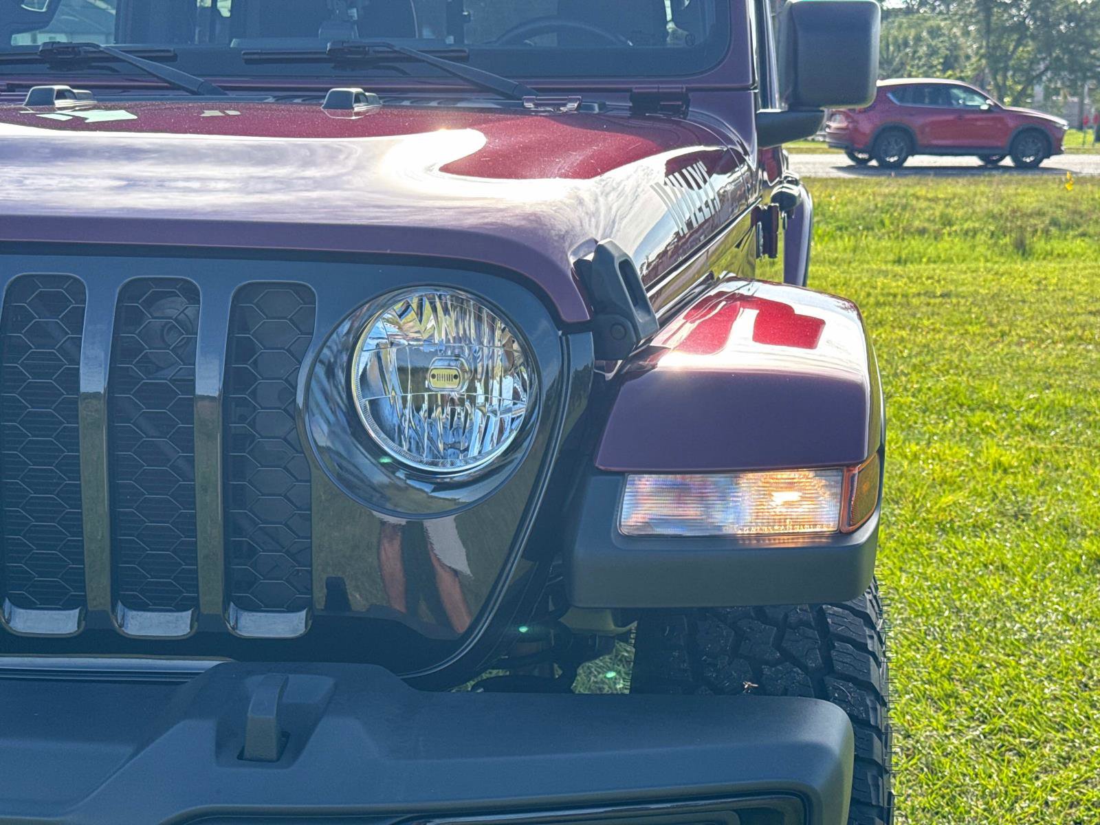 Certified 2022 Jeep Gladiator Overland AWD/4WD image 9