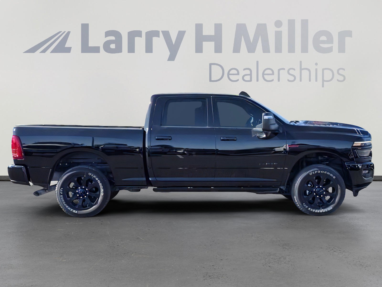 New 2025 RAM 2500 Laramie AWD/4WD image 6