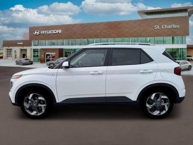 Used 2026 Hyundai Venue SEL FWD image 3