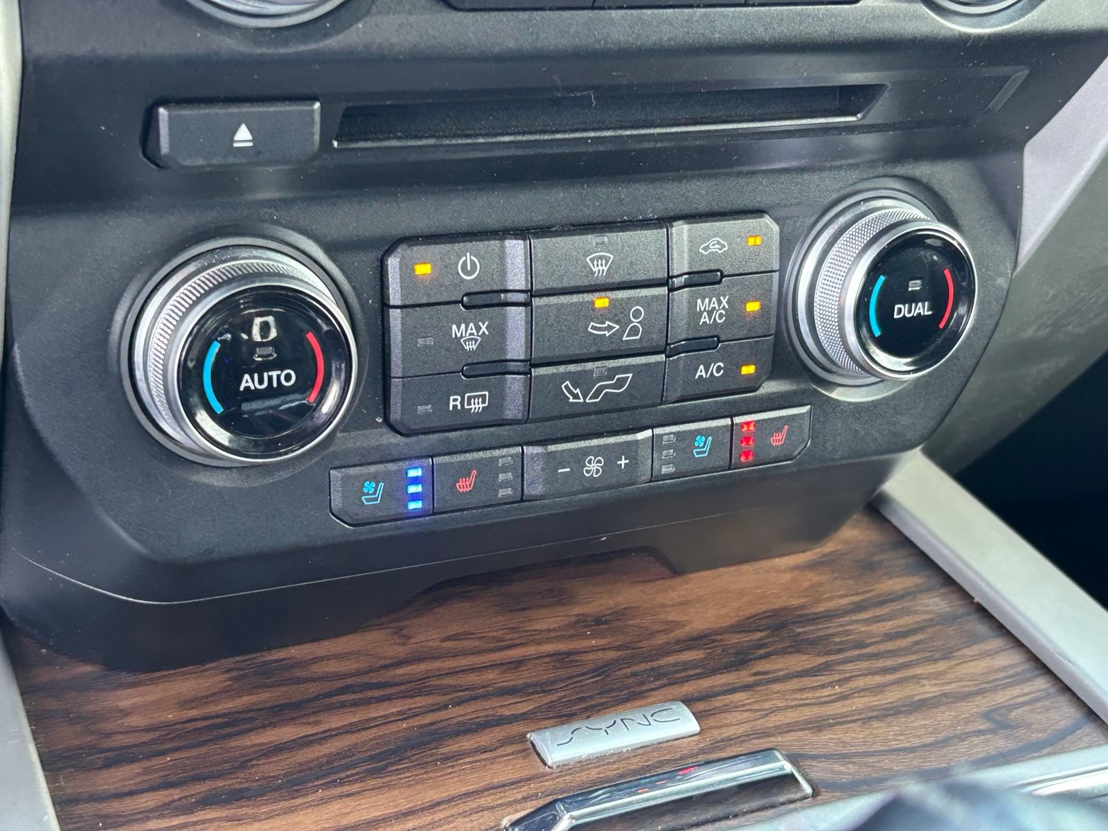 Used 2018 Ford F150 Lariat w/ Equipment Group 502A Luxury AWD/4WD image 20