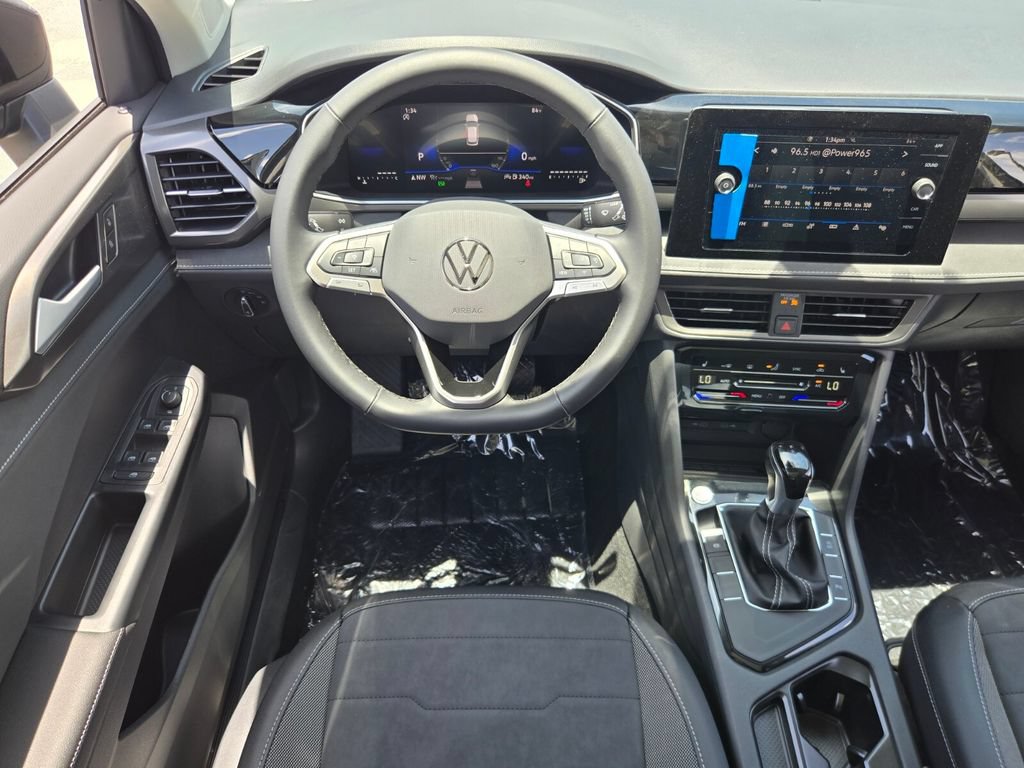 New 2026 Volkswagen Taos SE FWD image 7