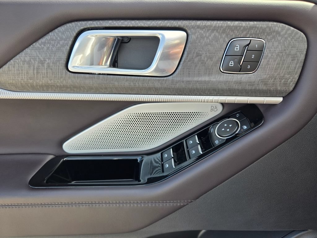 Used 2025 Ford Explorer Platinum RWD image 24