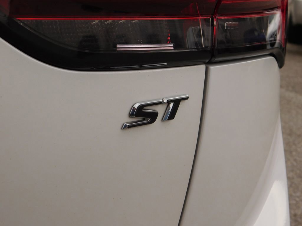 Used 2023 Buick Envision Essence w/ Sport Touring Package image 7