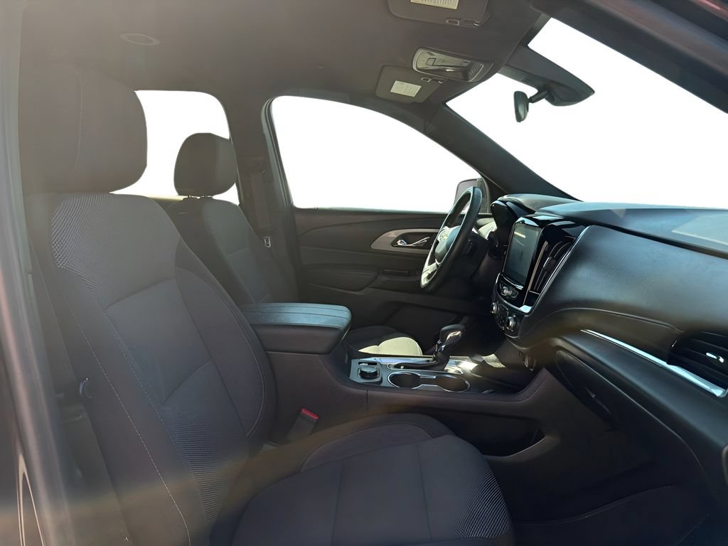 Used 2023 Chevrolet Traverse LT FWD image 9