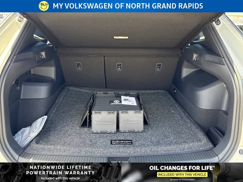 New 2026 Volkswagen Tiguan SEL R-Line AWD/4WD image 16