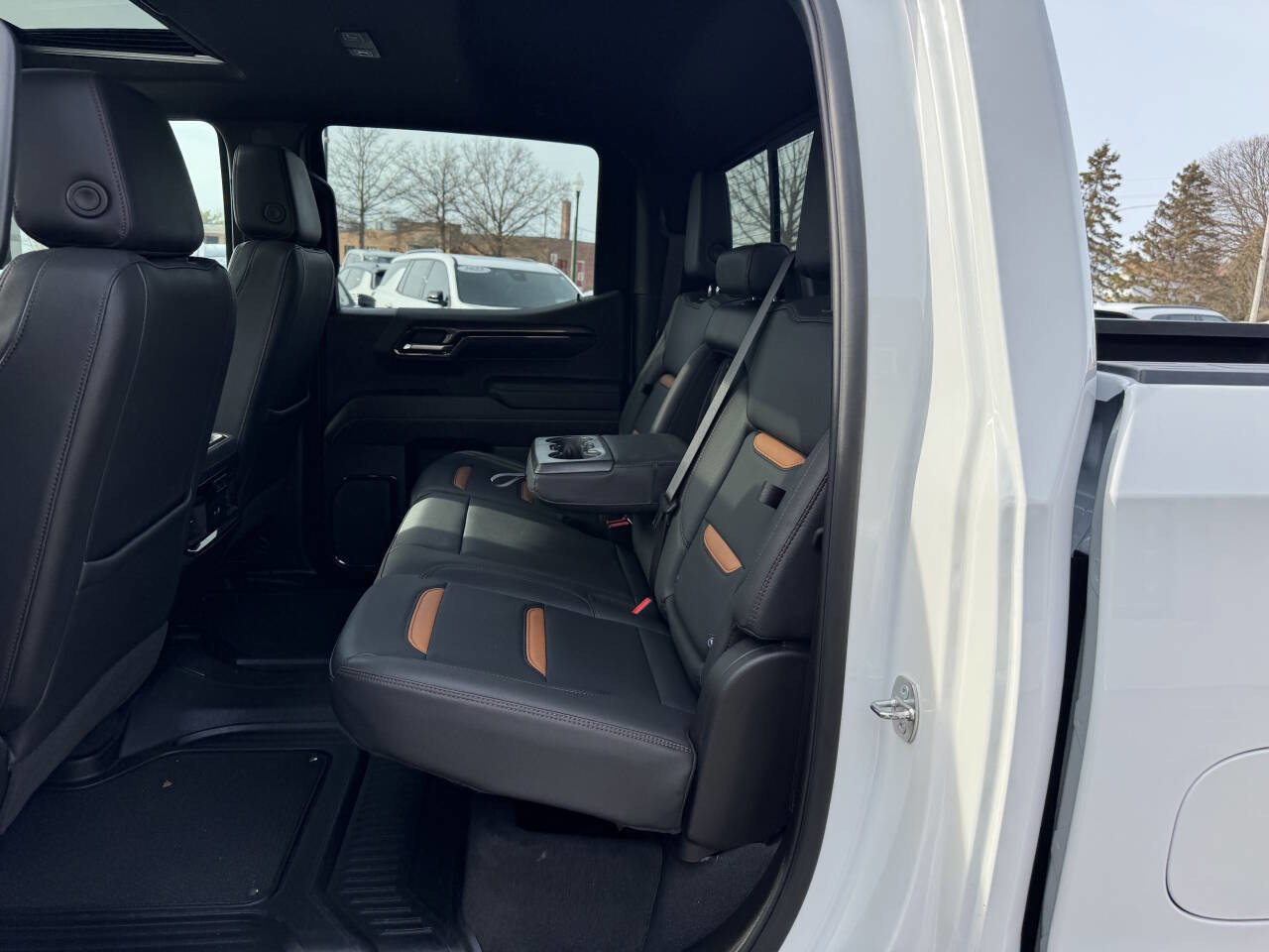 Used 2024 GMC Sierra 1500 AT4 w/ Technology Package image 8