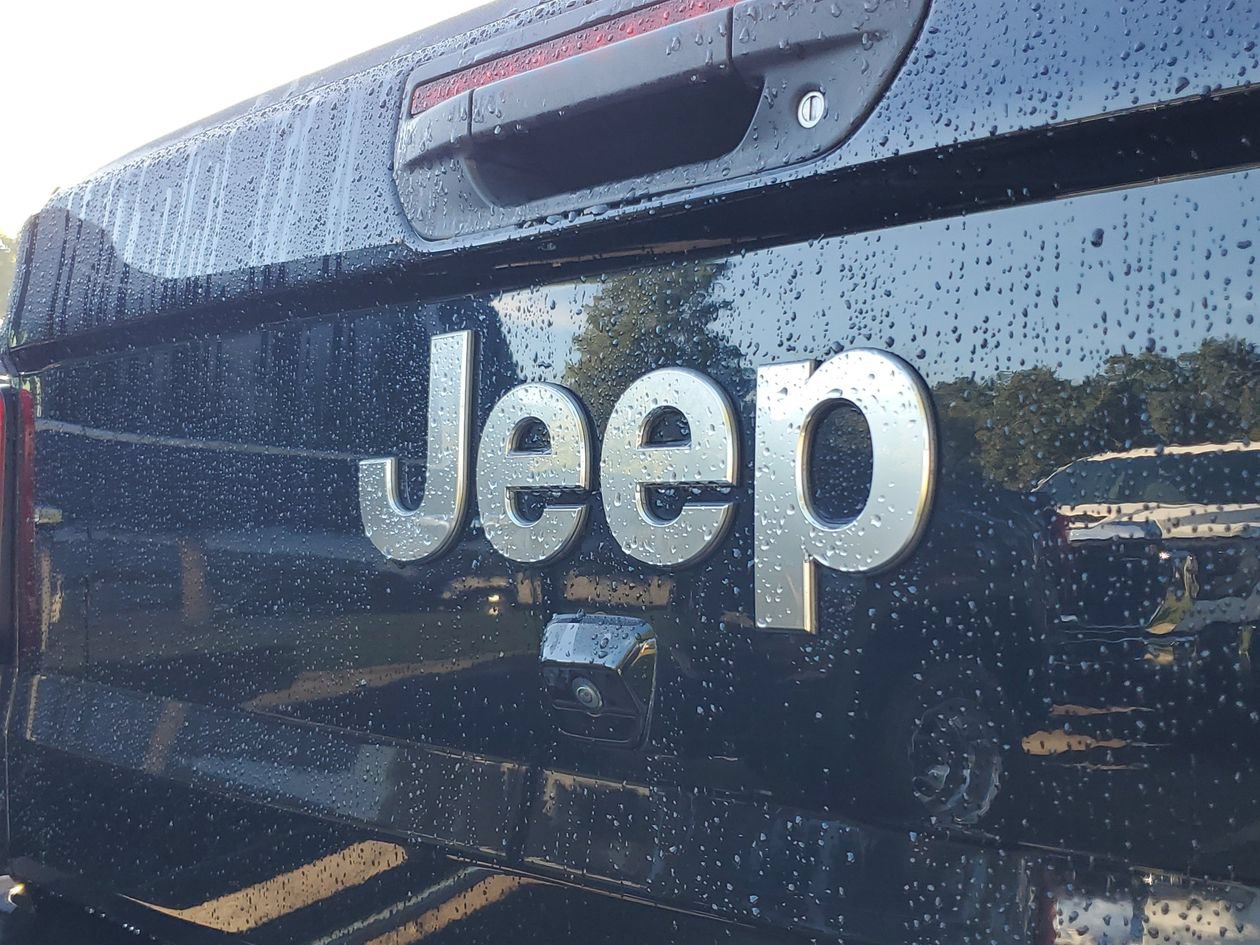 Used 2023 Jeep Gladiator Overland AWD/4WD image 6