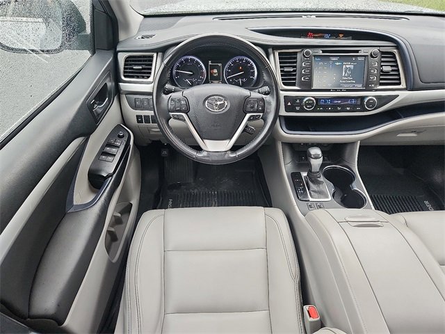 Used 2018 Toyota Highlander XLE image 11